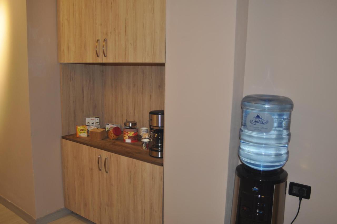 Ferienwohnung Bliri Shallvaret Tirana Exterior foto