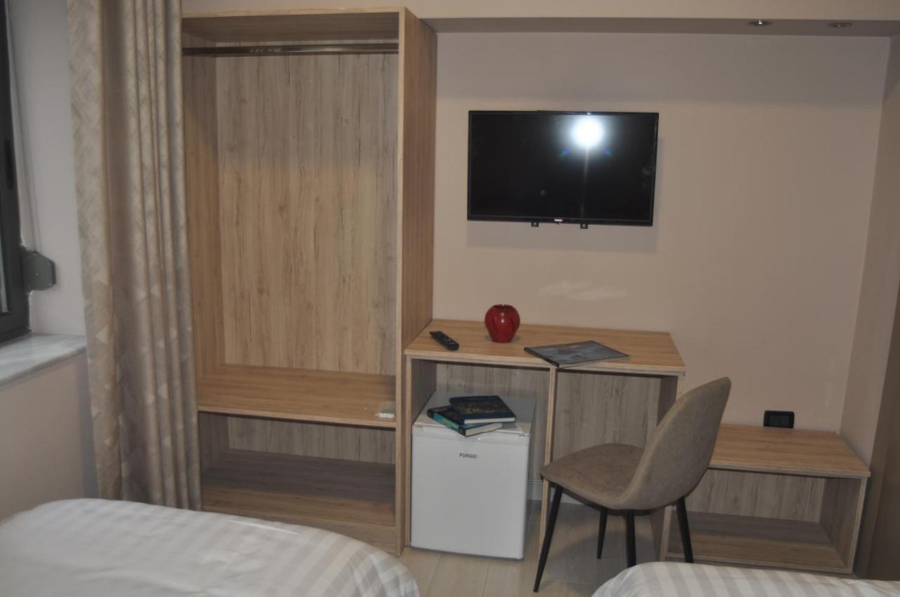 Ferienwohnung Bliri Shallvaret Tirana Exterior foto