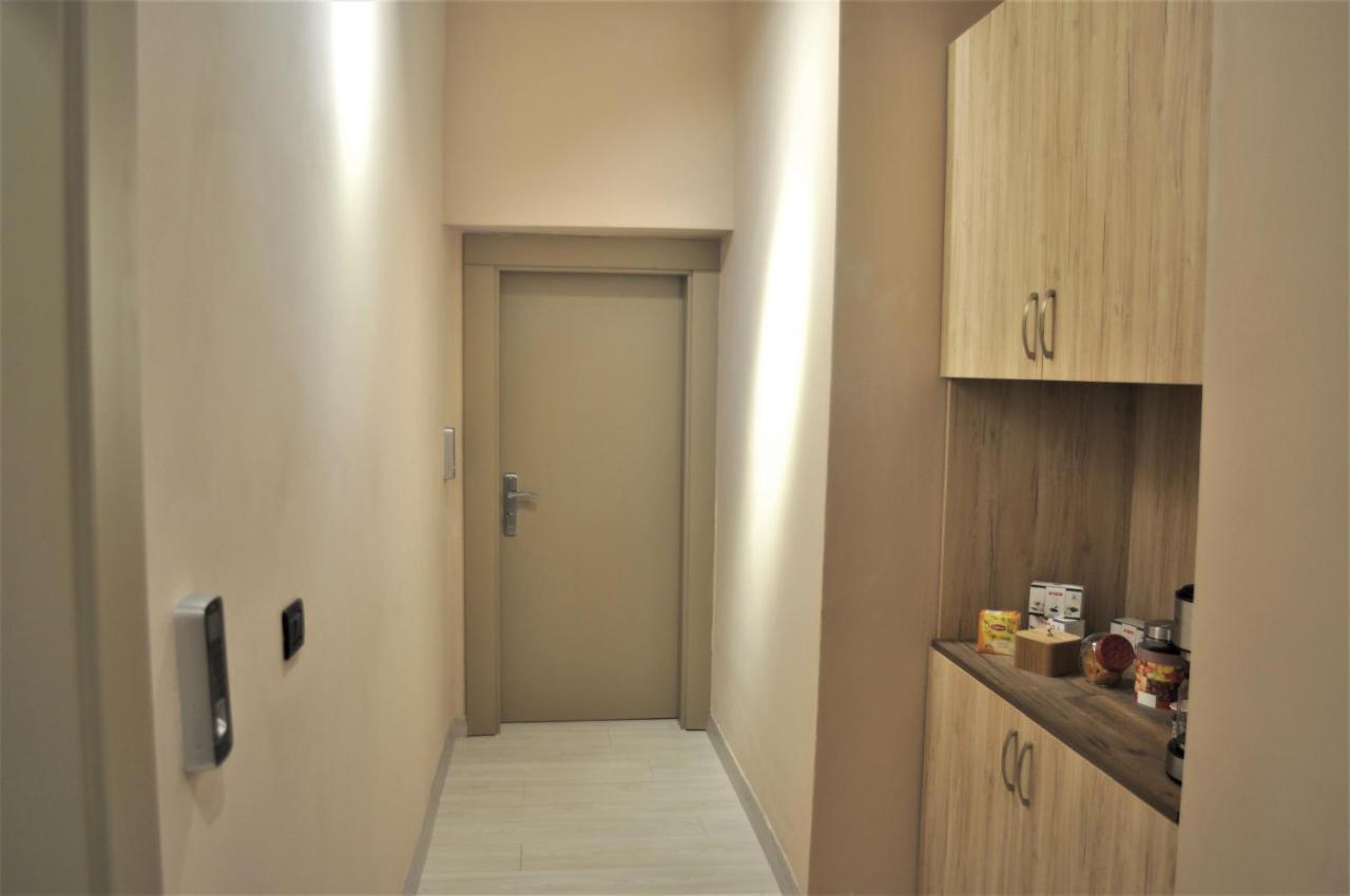 Ferienwohnung Bliri Shallvaret Tirana Exterior foto